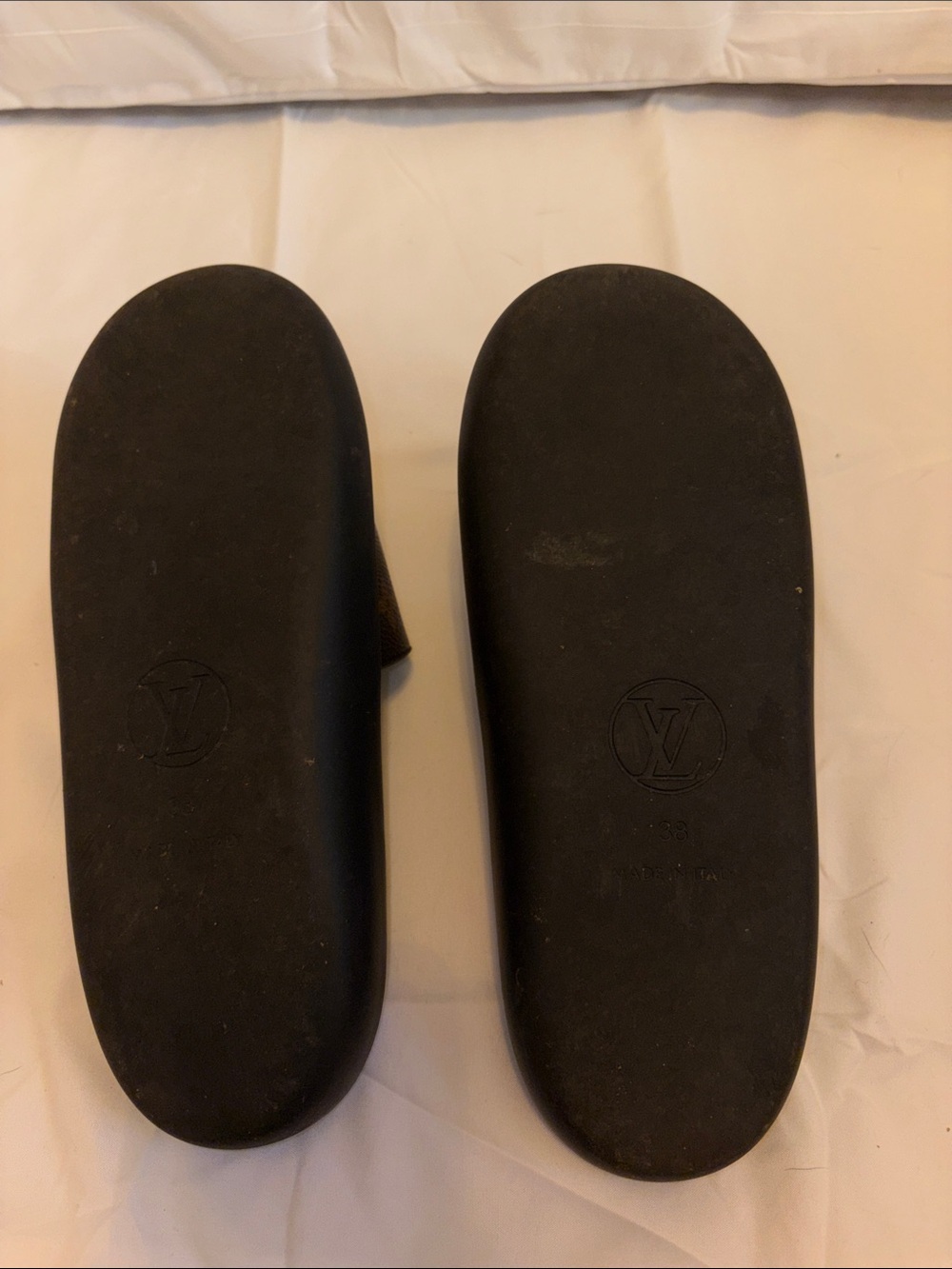 Louis Vuitton Brown Monogram Slide Sandals with Black Footbed - Picture 2 of 4